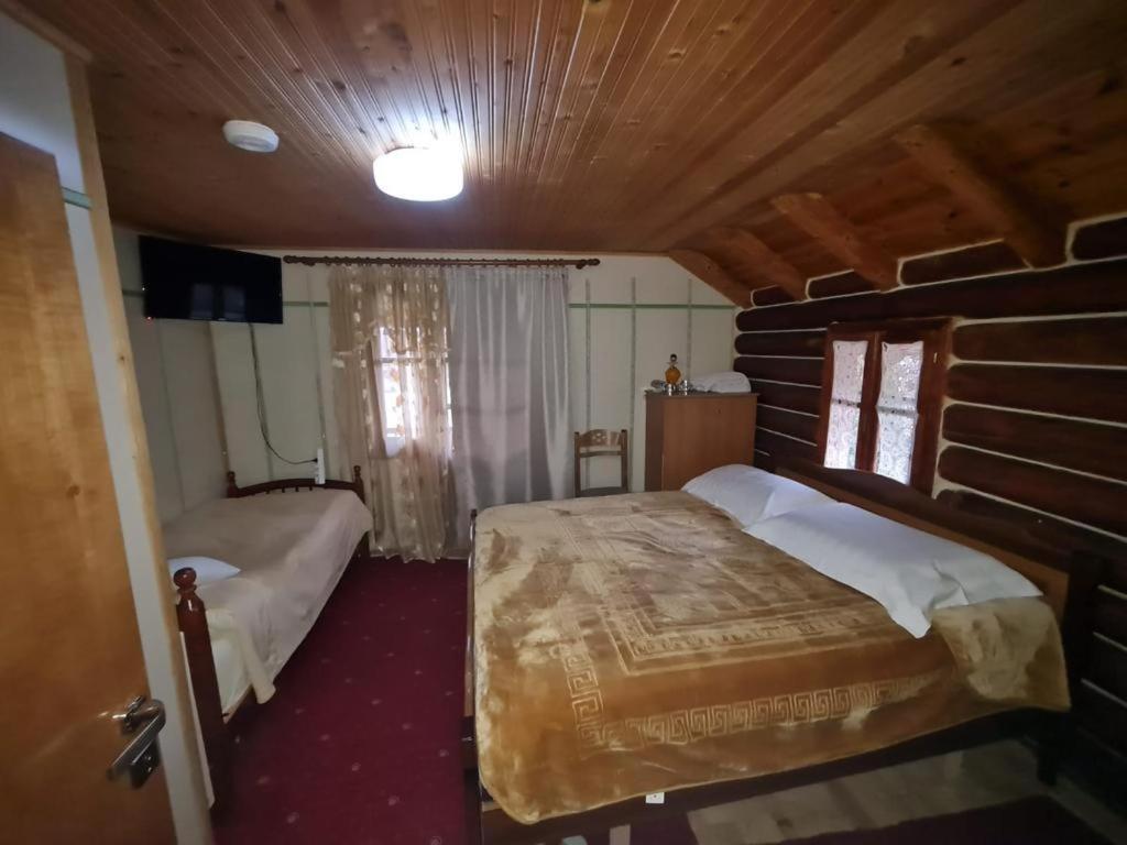 Sofra Kolonjare Agroturizem Hotel Erseke Bagian luar foto