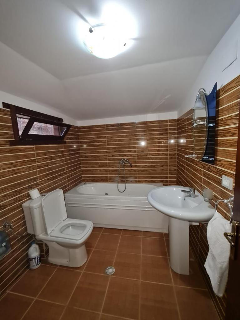 Sofra Kolonjare Agroturizem Hotel Erseke Bagian luar foto