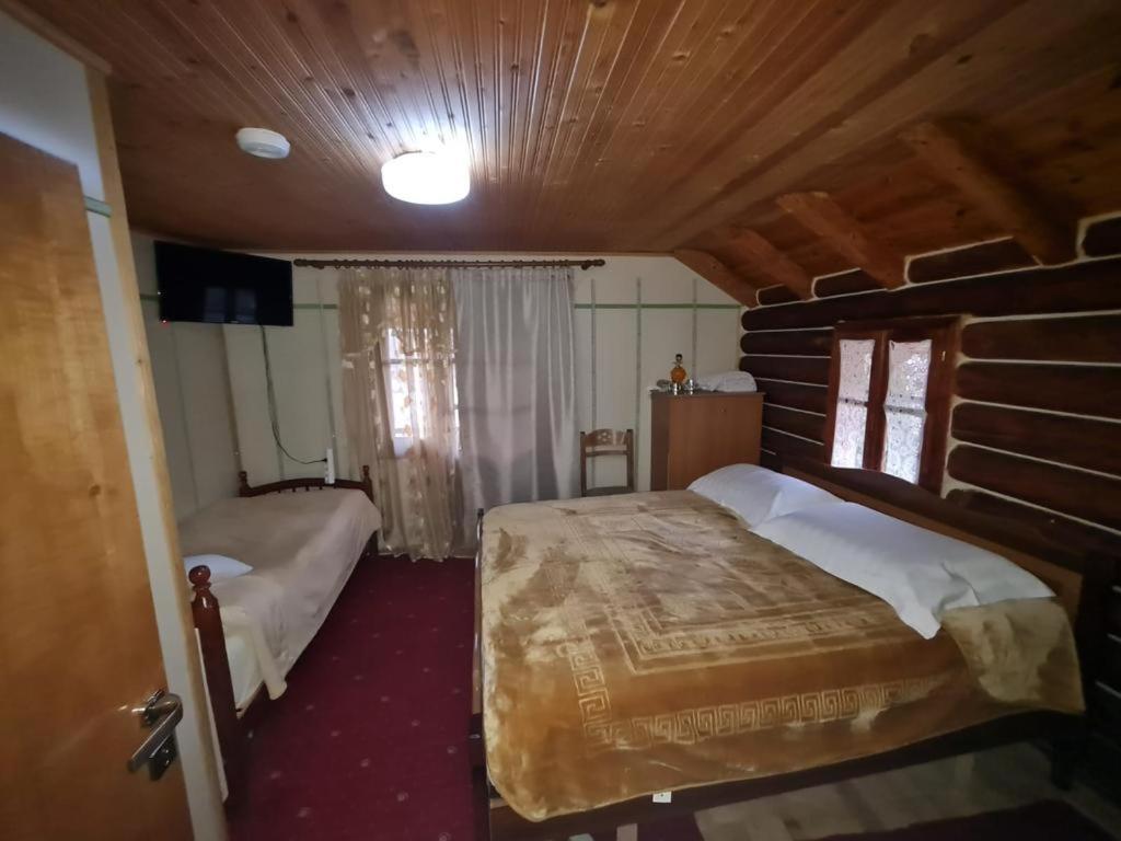 Sofra Kolonjare Agroturizem Hotel Erseke Bagian luar foto